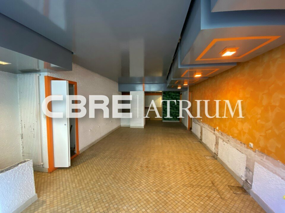 ATRIUM LOCATION-LOCAL COMMERCIAL-ROYAT-63