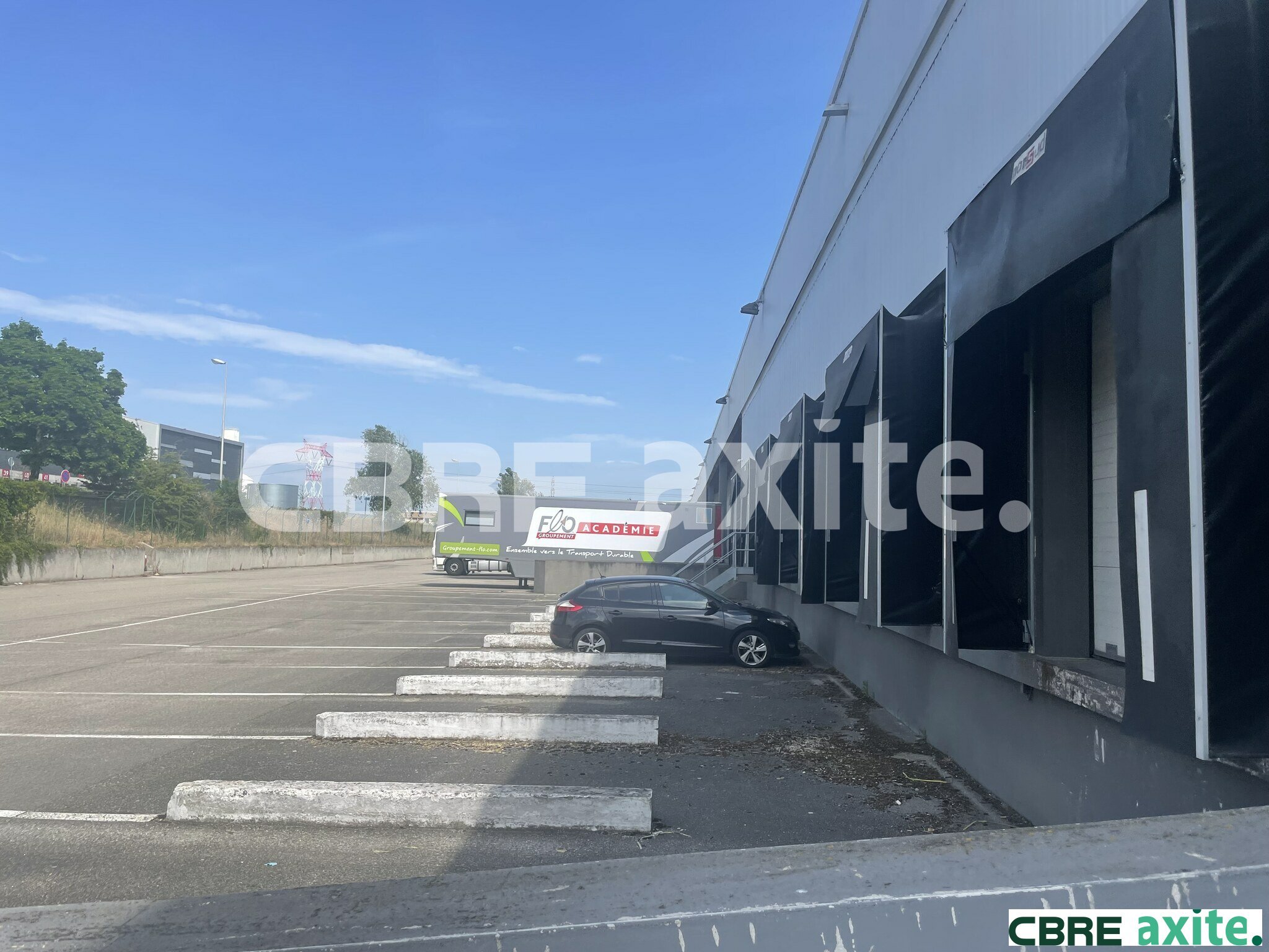 CBRE AXITE BOURGOIN LOCATION-ENTREPOT-SAINT_QUENTIN_FALLAVIER-38