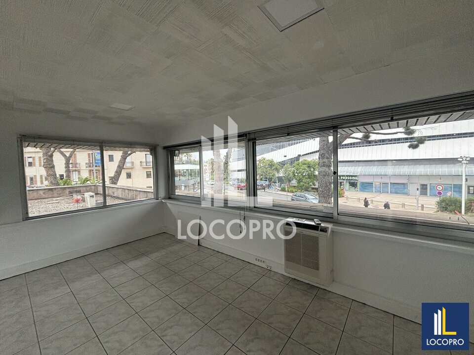 LOCOPRO ENTREPRISES LOCATION-BUREAUX-SAINT_LAURENT_DU_VAR-06