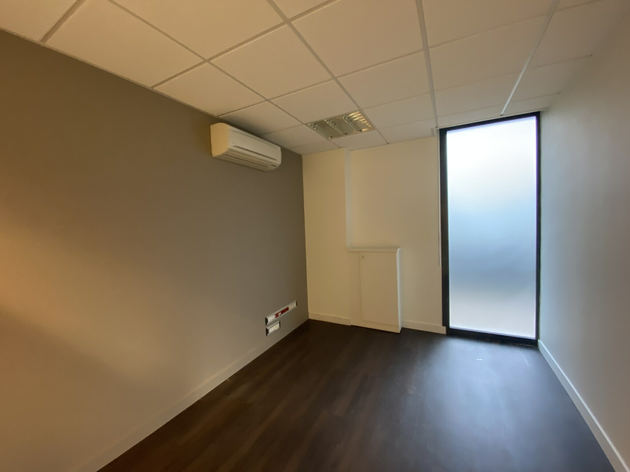 CLERVILLE LOCATION-LOCAL COMMERCIAL-NANTES-44