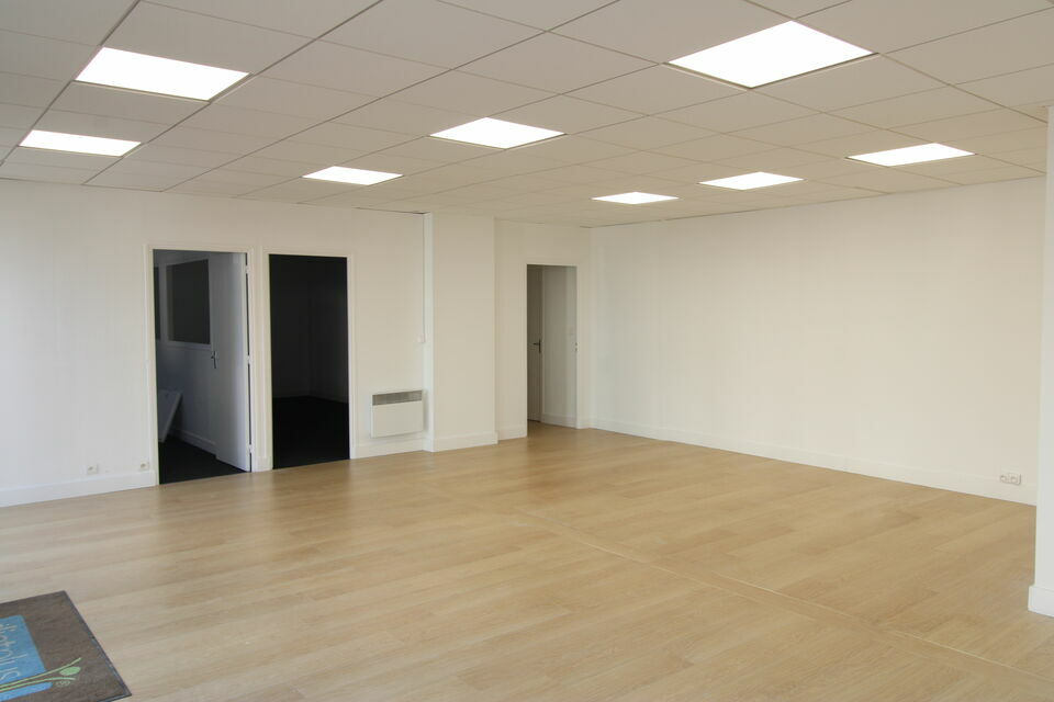 CLERVILLE LOCATION-LOCAL COMMERCIAL-NANTES-44