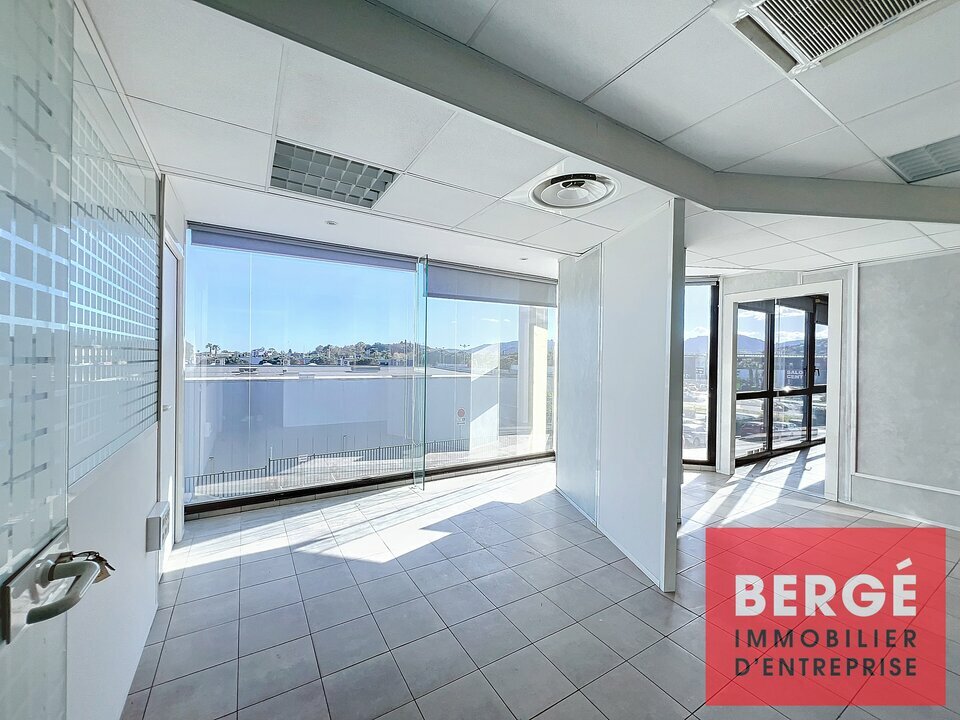 BERGE IMMOBILIER CANNES LOCATION-BUREAUX-MANDELIEU_LA_NAPOULE-06