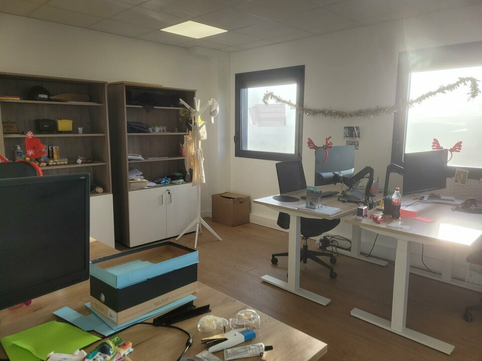 SAS VERSION LOCAL LOCATION-BUREAUX-NEUVILLE_SUR_SAONE-69