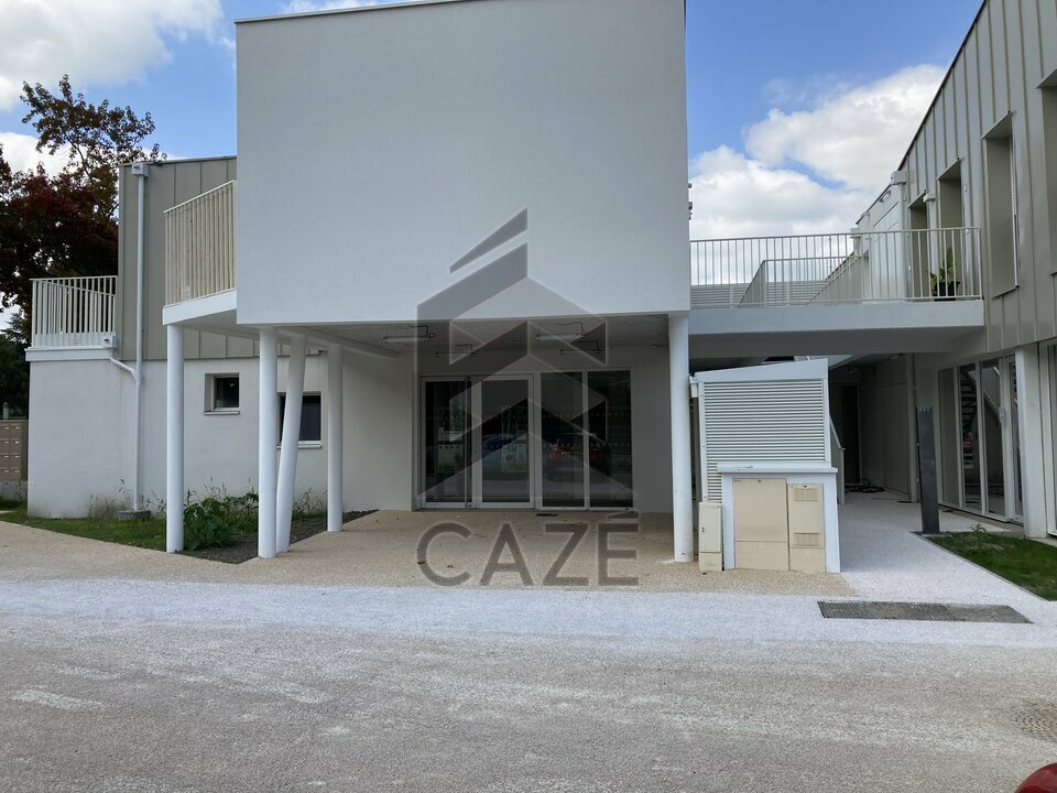 CAZE IMMOBILIER LOCATION-BUREAUX-ARTIGUES_PRES_BORDEAUX-33