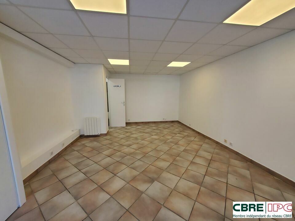 CBRE IPC LOCATION-LOCAL COMMERCIAL-CIBOURE-64