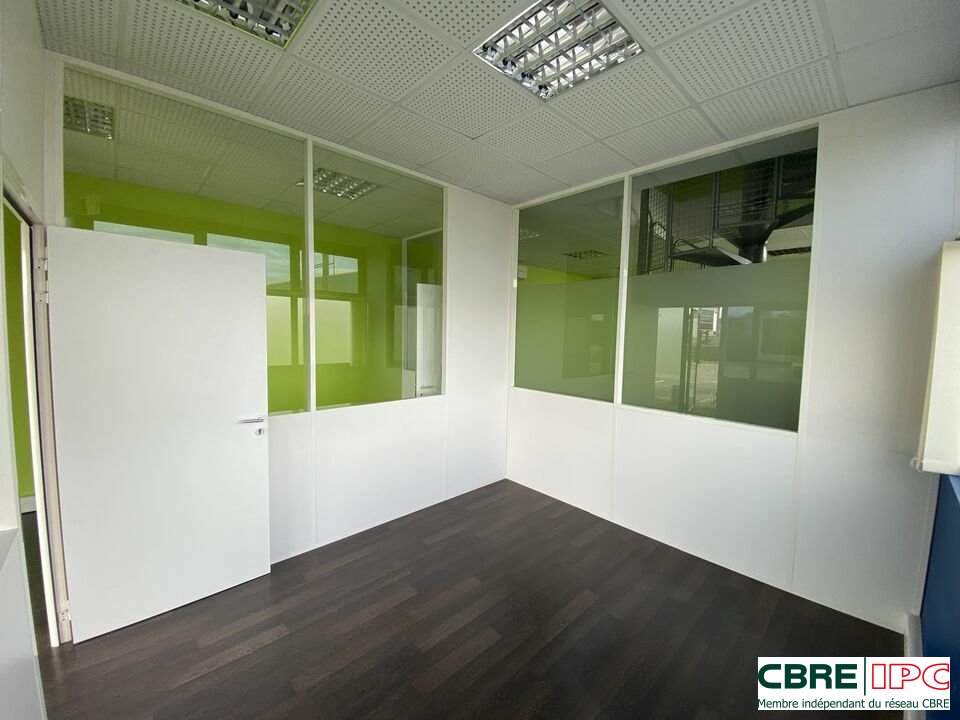 CBRE IPC LOCATION-LOCAL COMMERCIAL-LONS-64