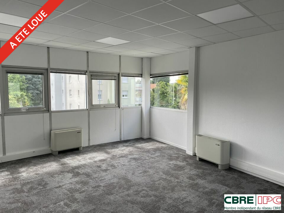 CBRE IPC LOCATION-BUREAUX-PAU-64