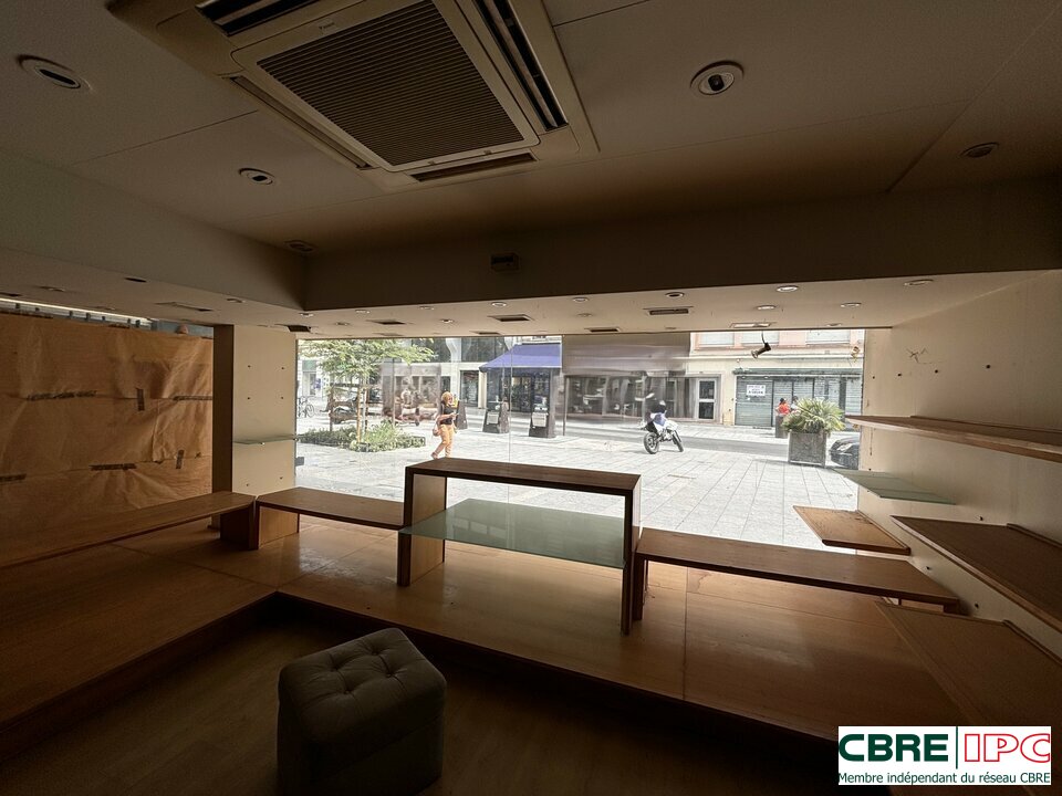 CBRE IPC LOCATION-LOCAL COMMERCIAL-PAU-64