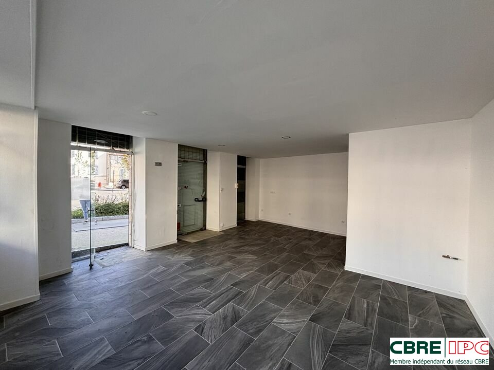 CBRE IPC LOCATION-LOCAL COMMERCIAL-PAU-64