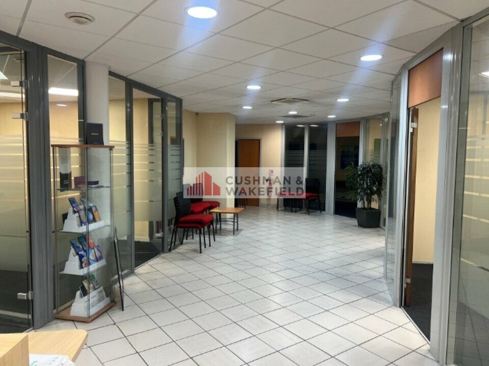 CUSHMAN WAKEFIELD NIMES LOCATION-LOCAL COMMERCIAL-NIMES-30