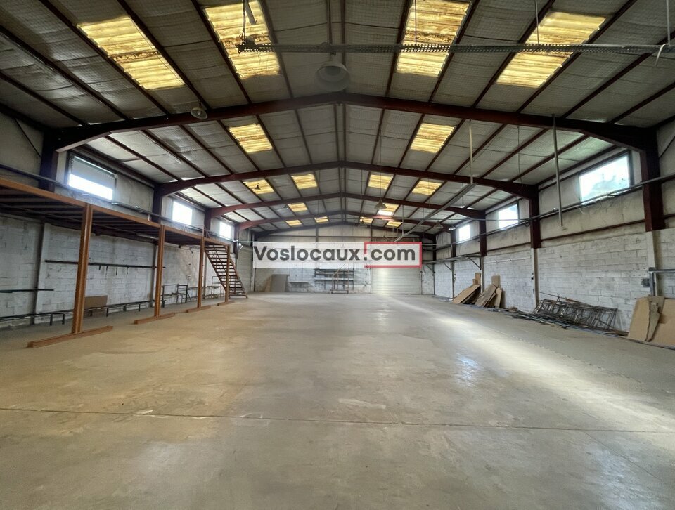 VOSLOCAUX.COM LOCATION-LOCAL D'ACTIVITE-FREJUS-83