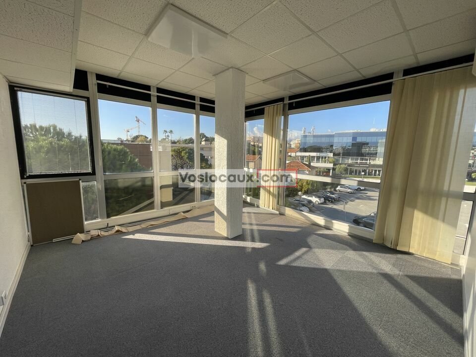 VOSLOCAUX.COM LOCATION-BUREAUX-SAINT_LAURENT_DU_VAR-06