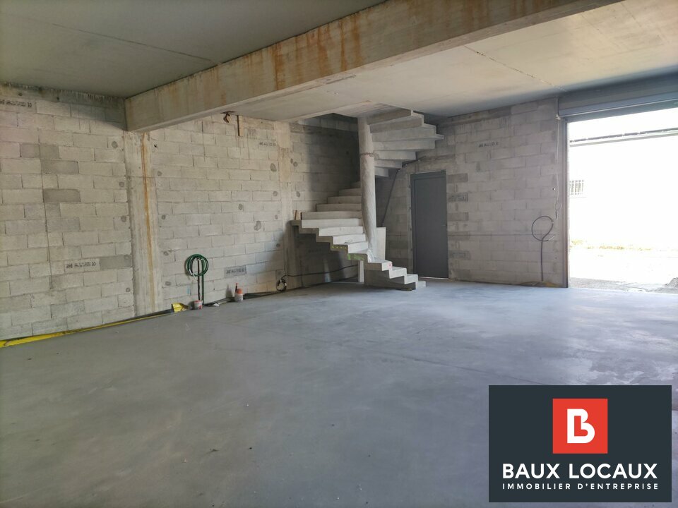 BAUX LOCAUX LOCATION-LOCAL D'ACTIVITE-SALON_DE_PROVENCE-13