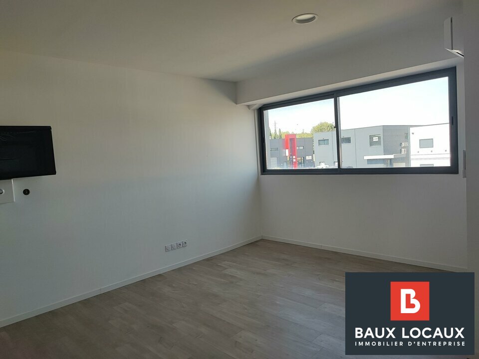 BAUX LOCAUX LOCATION-BUREAUX-PELISSANNE-13