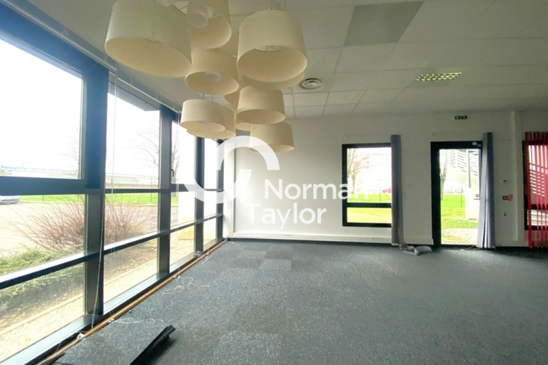 NORMAN TAYLOR LYON LOCATION-BUREAUX-SAINT_PRIEST-69