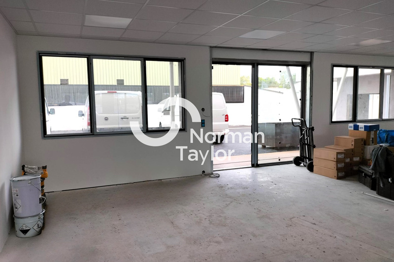 NORMAN TAYLOR MARSEILLE  LOCATION-LOCAL COMMERCIAL-EGUILLES-13