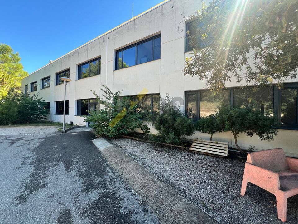 AT FIRST LOCATION-BUREAUX-BIOT-06