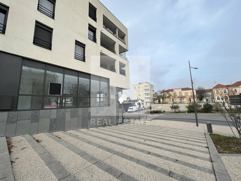 CGI REAL ESTATE LYON LOCATION-LOCAL COMMERCIAL-SATHONAY_CAMP-69