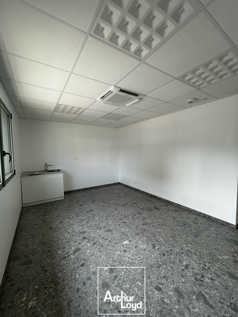 OME IMMOBILIER LOCATION-BUREAUX-BRIVE_LA_GAILLARDE-19